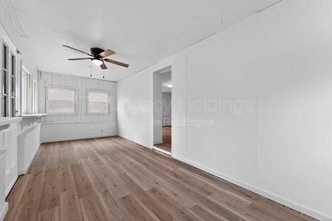 Building Photo - 192 Fairmor Dr