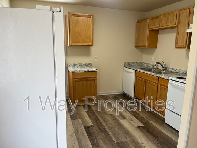 Building Photo - 468 Westwood Dr