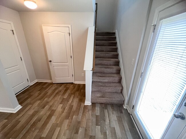 Building Photo - Gorgeous 3 bedroom, 2 1/2 bathroom two-sto...