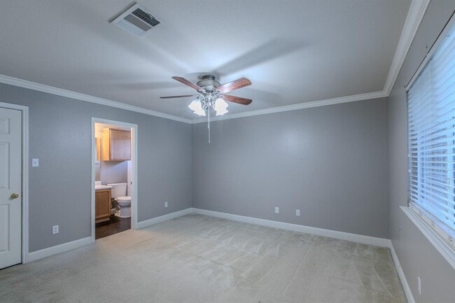 Building Photo - 824 Palo Duro Dr