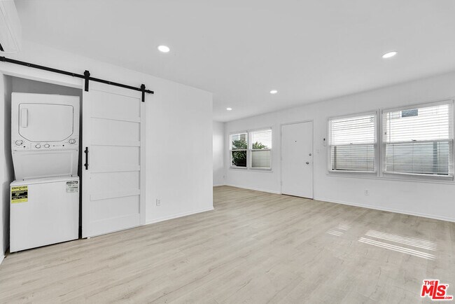 Building Photo - 926 N Spaulding Ave