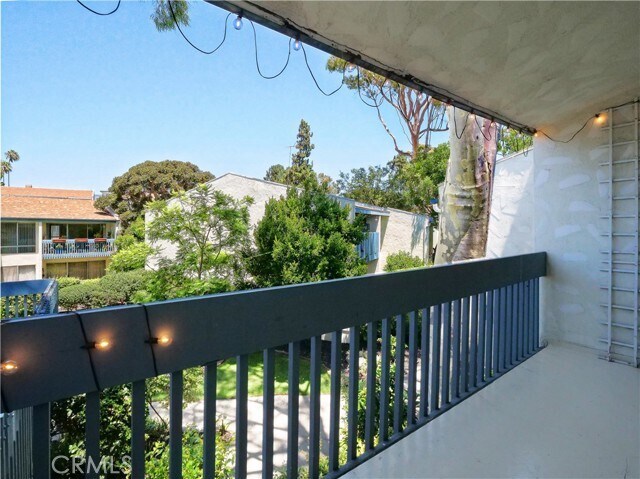 Building Photo - 822 Camino Real