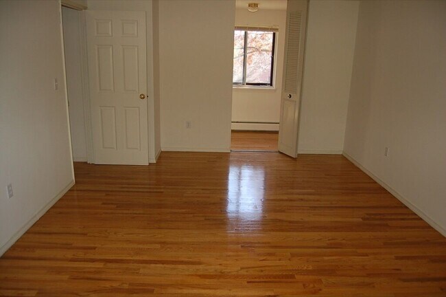 Building Photo - Farmington Townhome