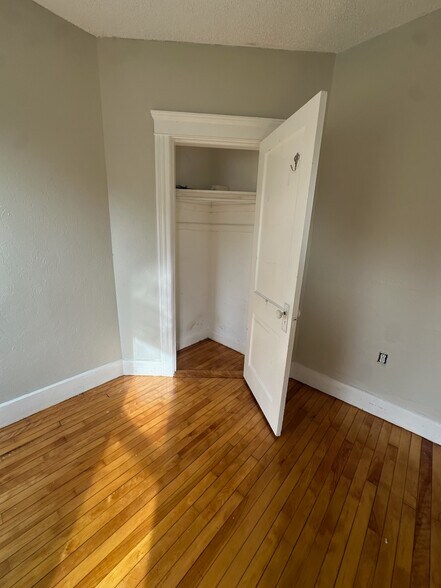 Bedroom 2 closet - 14 Ferraro St