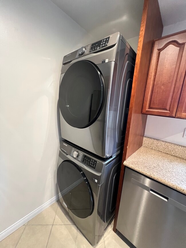 Building Photo - 4325 W 135th St