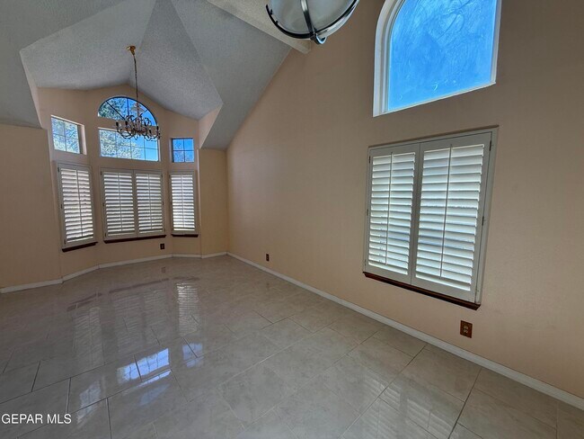 Building Photo - 1301 Tierra Roja St