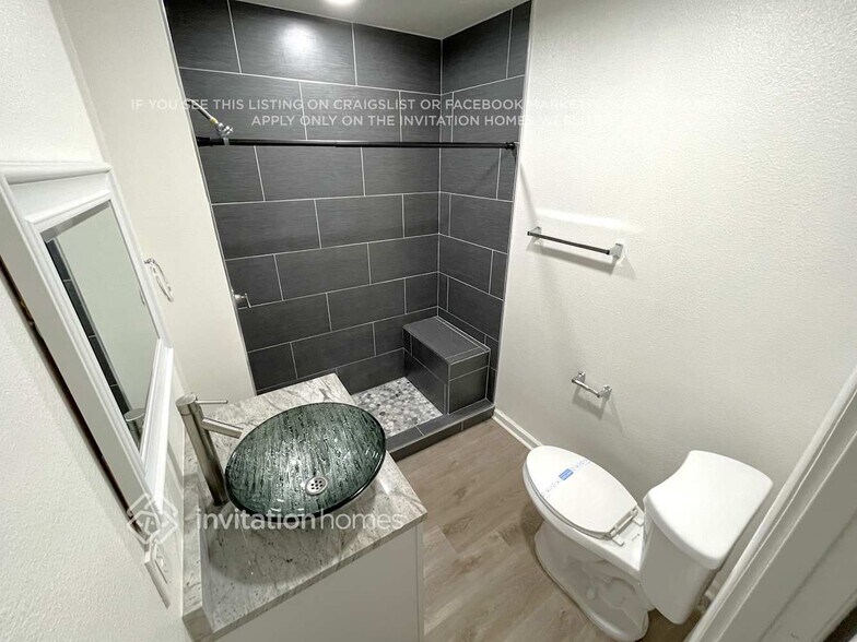 Building Photo - 4048 W Townley Ave