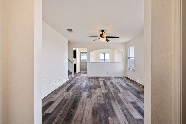 Building Photo - 104 Pond Way