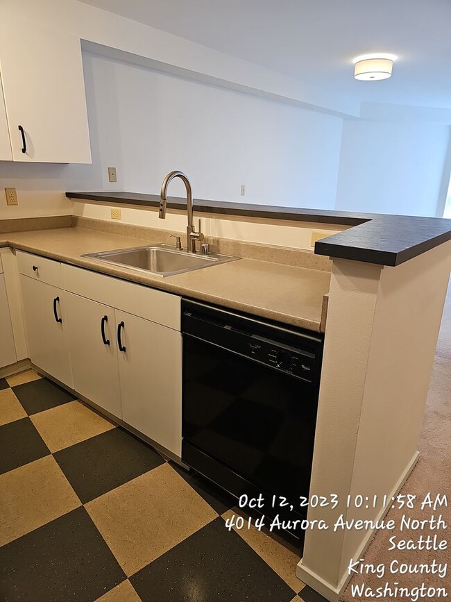 Building Photo - Cobrizo Condominium - $1695.00 1 bedroom, ...