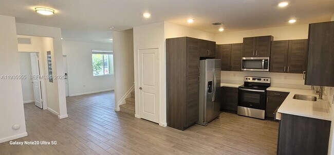 Building Photo - 2459 SE 10th St