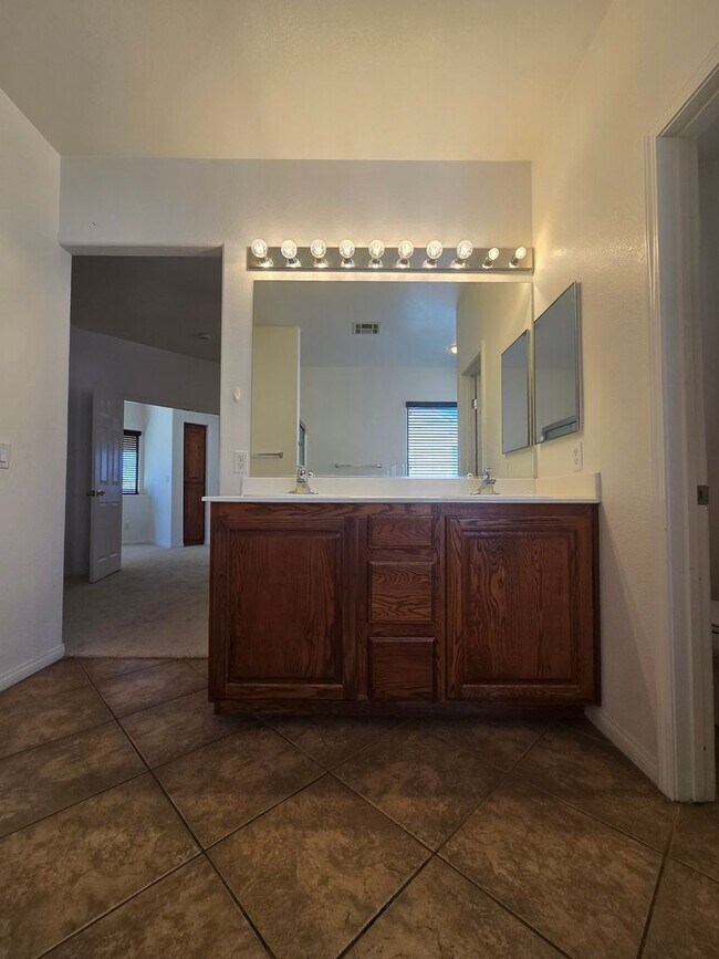 Building Photo - 9164 Craven Ave