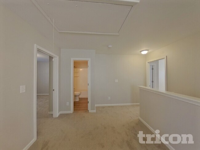 Building Photo - 5819 Hewitt Dr