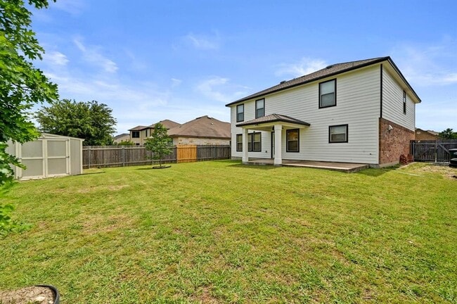 Building Photo - 214 Briarwood Dr