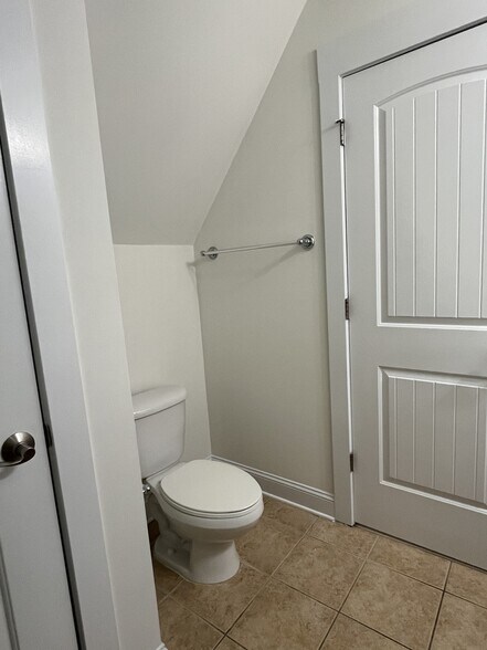 Building Photo - 527 Dubois Ct