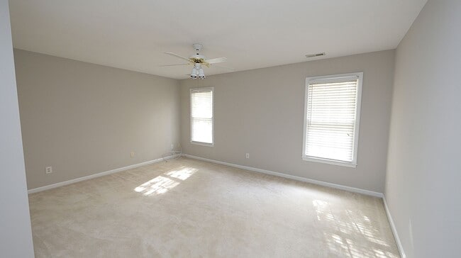 Building Photo - 4 Bedroom Home in desirable Grove Park Community