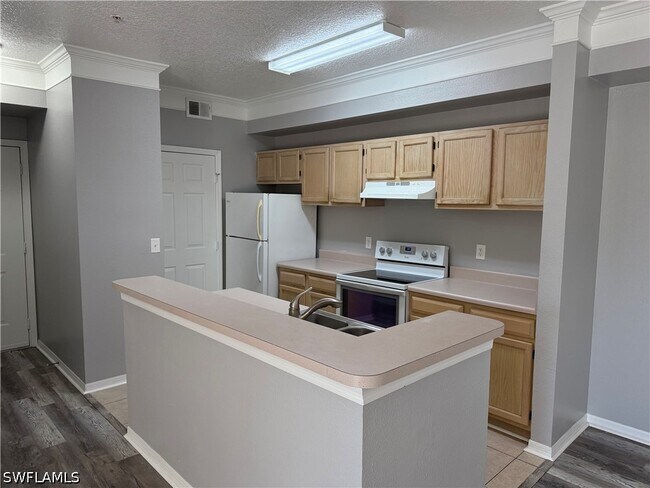 Building Photo - 11490 Villa Grand