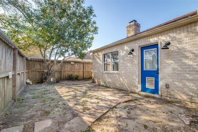 Building Photo - 7819 Bankside Dr