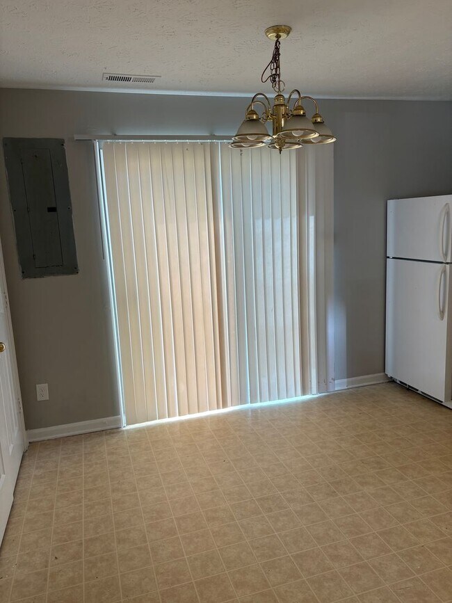 Building Photo - Charming 3-Bedroom Home in Fountain Square – Prime Location Near I-65!