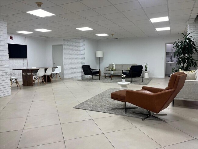 Building Photo - 1408 Brickell Bay Dr