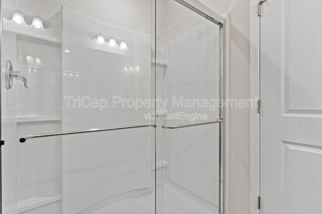 Building Photo - 313 White Oak Ridge Dr