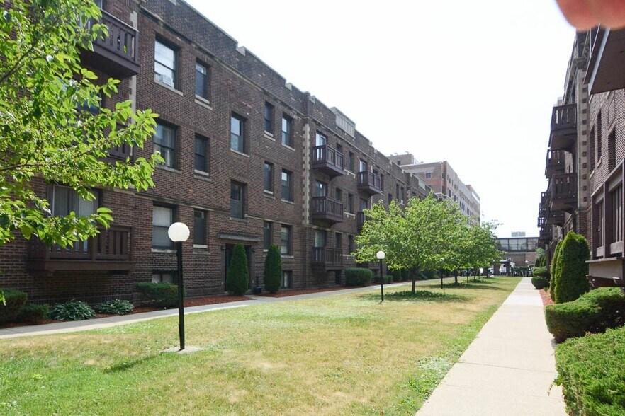 Building Photo - 2961 N Halsted St
