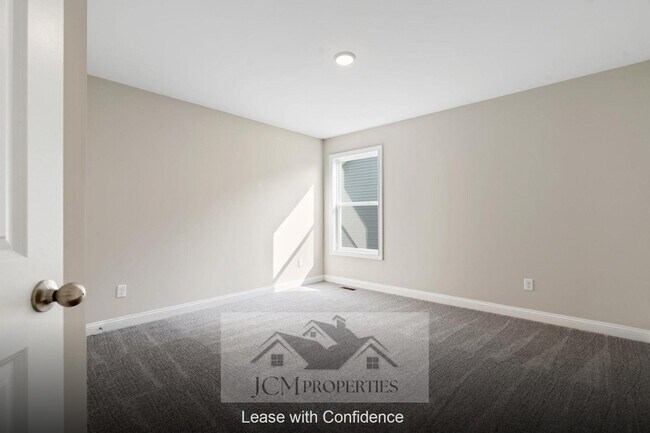 Building Photo - 916 Camden Ct