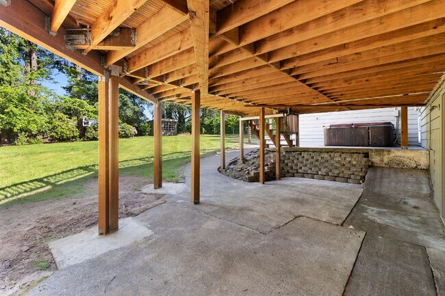 Building Photo - Beautiful Happy Valley Home; Large Lot; In...