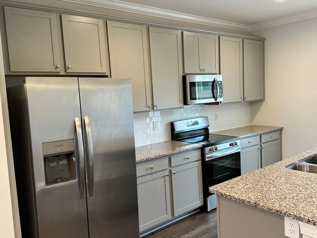 Kitchen - 579 Forestville Rd
