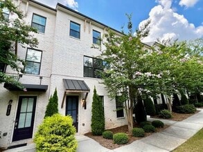 Building Photo - 1020 Aster Rd