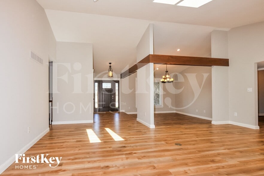 Building Photo - 11 Savoy Dr