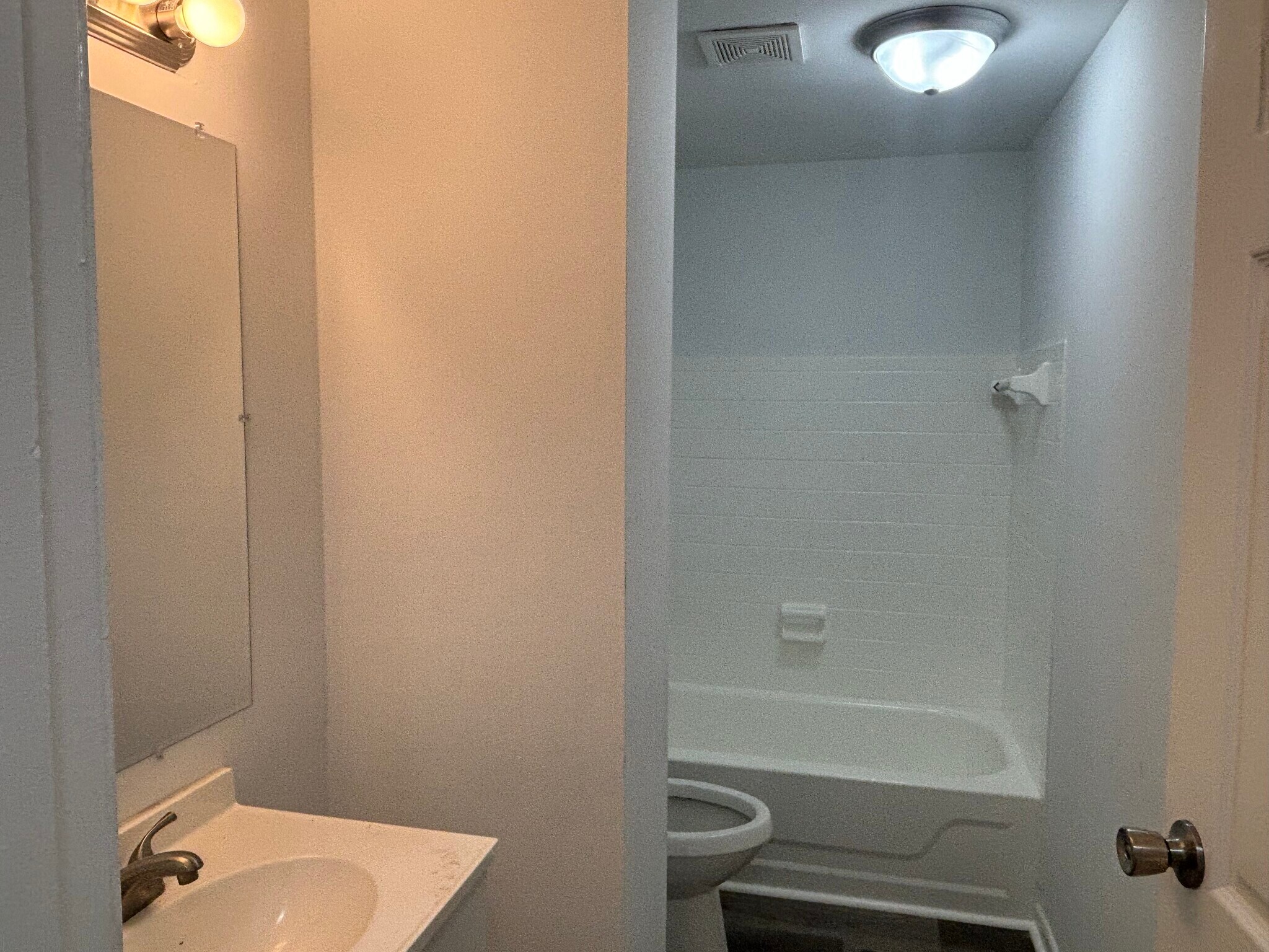 Building Photo - 6530 Watchspring Ct