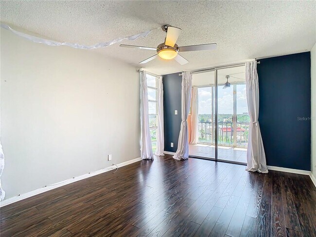 Building Photo - 7400 Sun Island Dr S