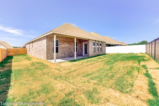 Building Photo - Spacious 4-Bedroom, 2.5-Bath in Broken Arrow!