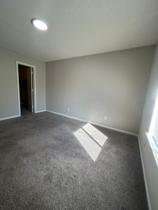 Building Photo - Modern Comfort & Convenience at Westfield Gardens Lexington  - 353F