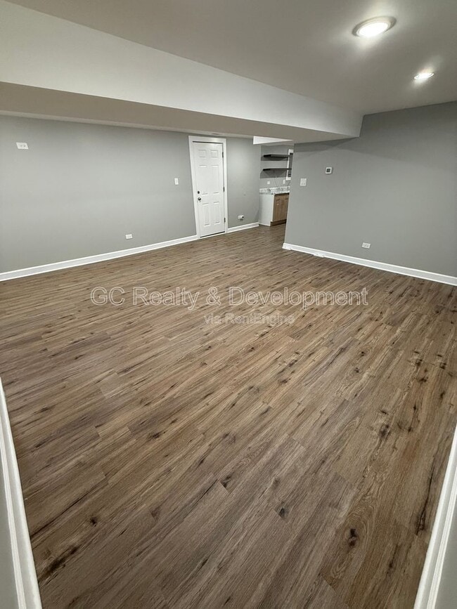 Building Photo - 6416 S Drexel Ave