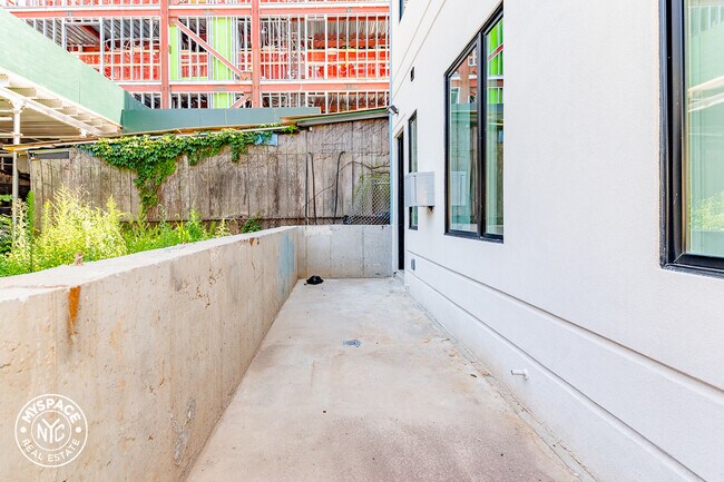 Building Photo - 185 Veronica Pl