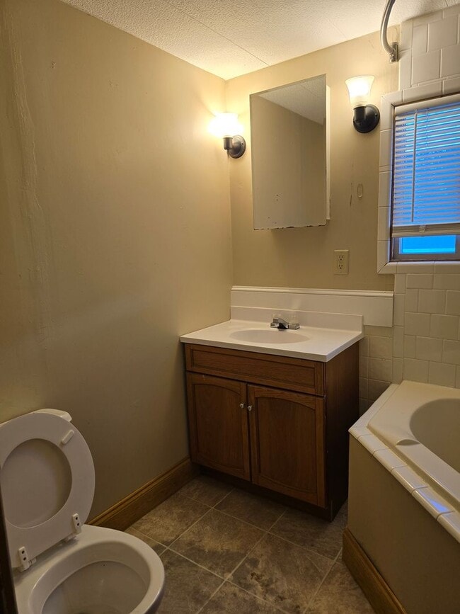 Building Photo - Affordable, Cute, Cozy