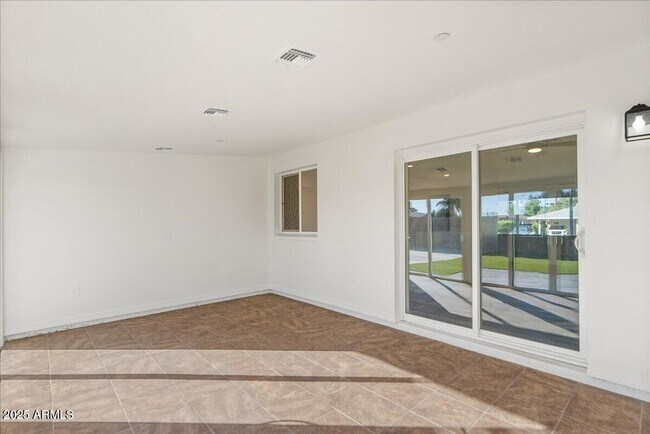 Building Photo - 2623 N 74th Pl