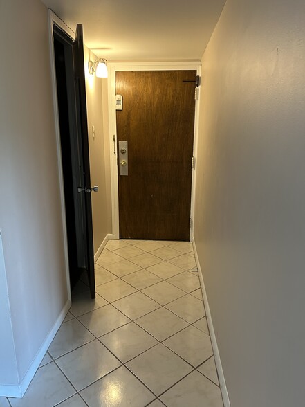 Front Door & Storage Closet - 2160 Greentree Rd