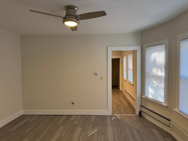 Building Photo - 393 Newhall St