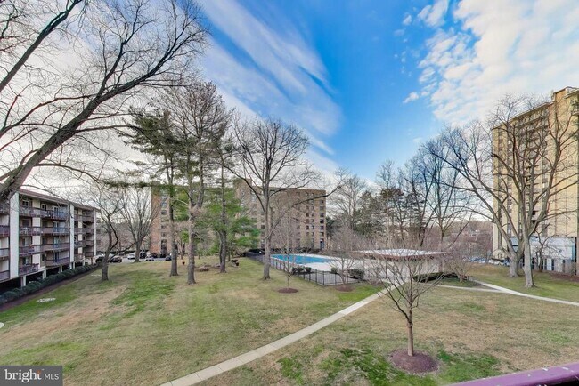 Building Photo - 7420 Lakeview Dr