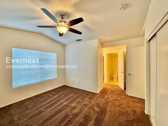 Building Photo - 27620 Parkside Dr