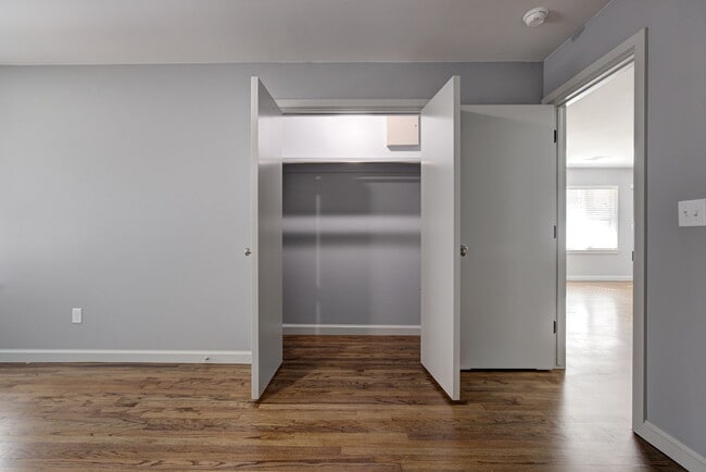 Building Photo - 1219 Leslie Ln