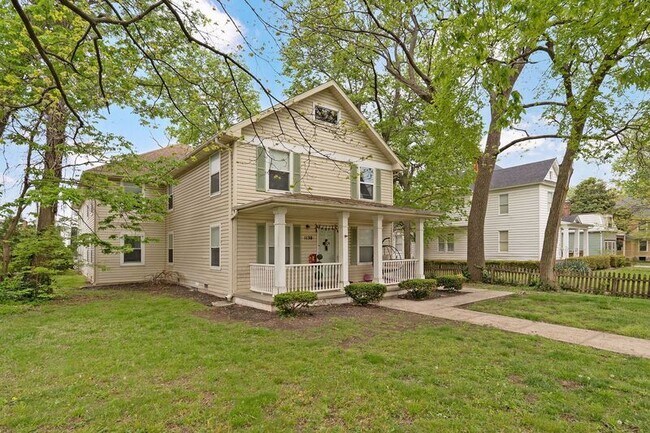 Building Photo - 1138 E Walnut St