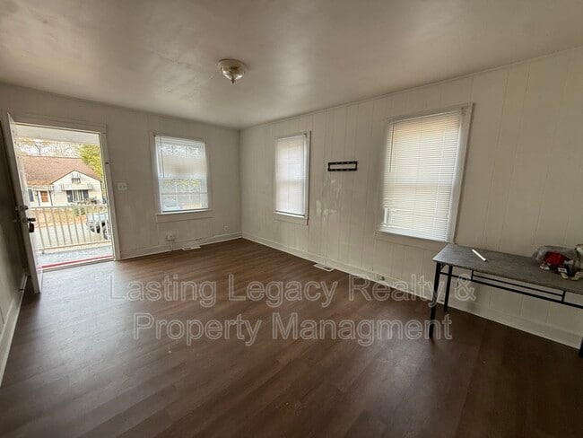 Building Photo - 704 W. 26th Street