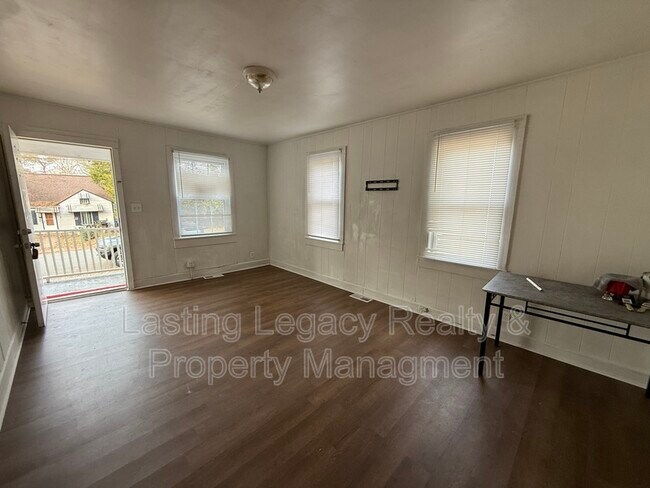 Building Photo - 704 W Twenty-Sixth St