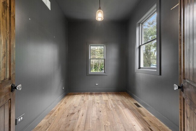 Building Photo - 1N480 Indian Knoll Rd