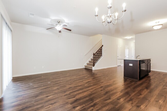 Building Photo - Inviting 3-Bedroom, 2.5-Bath Townhome