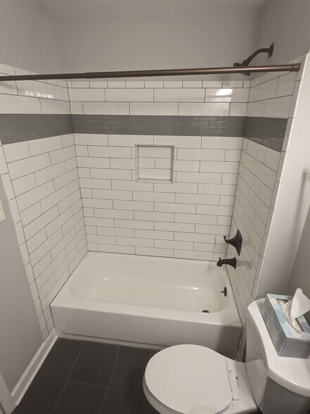 Main Bath - 7525 Adams St