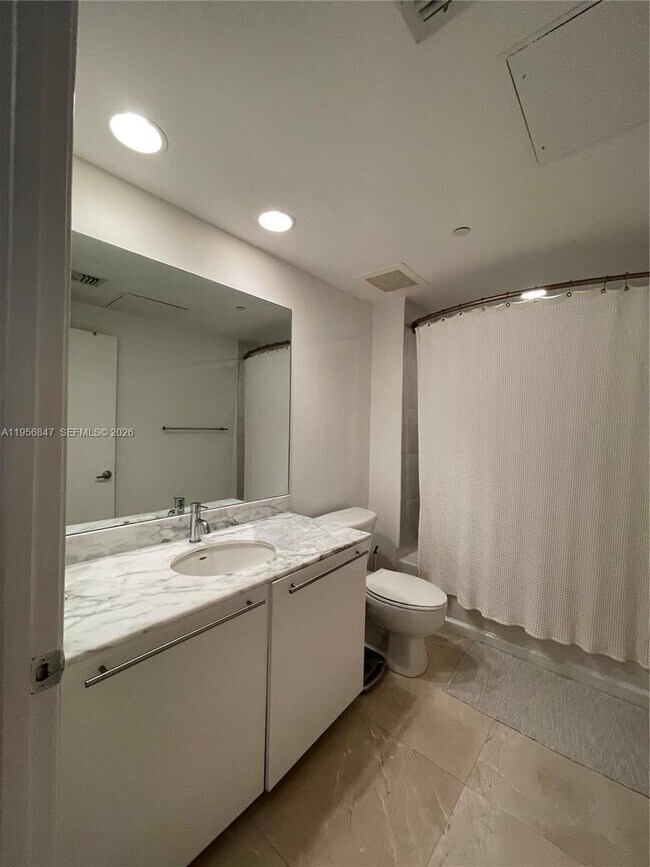 Building Photo - 950 Brickell Bay Dr